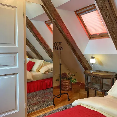 Small Luxury Palace 4* Prag
