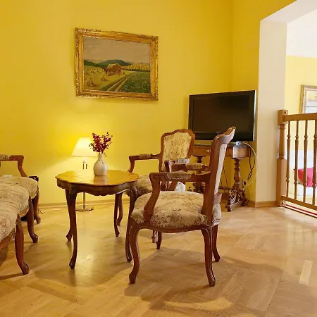 Small Luxury Palace Hotell 4*