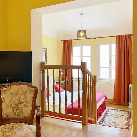 Small Luxury Palace Hotell 4*