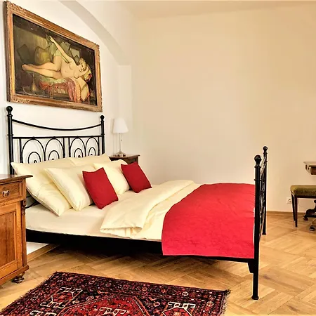 Small Luxury Palace فندق