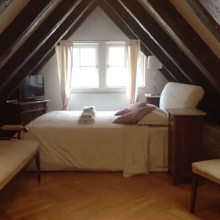 Hotell Small Luxury Palace 4*