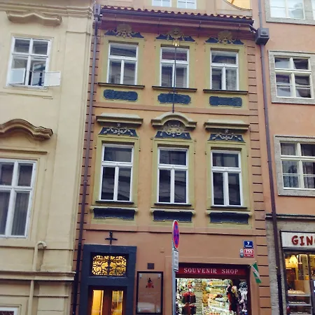 Small Luxury Palace Hotell 4*