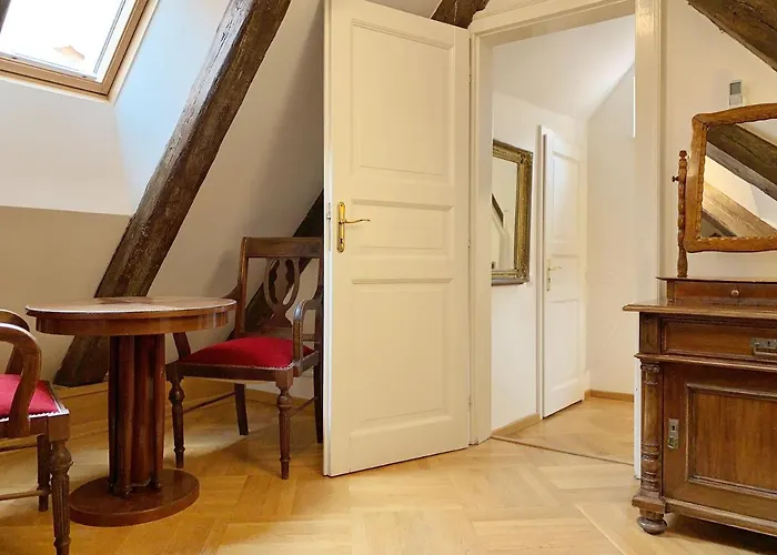 Small Luxury Palace فندق براغ