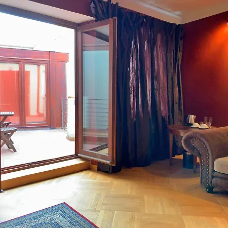 מלון Small Luxury Palace