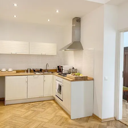 Small Luxury Palace מלון 4*