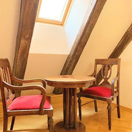 Small Luxury Palace מלון 4*