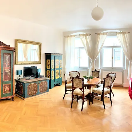 Szálloda Small Luxury Palace