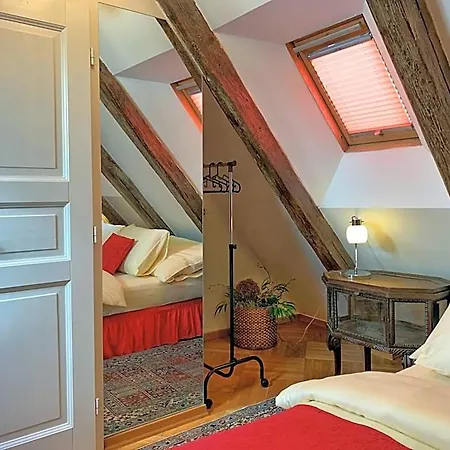 Small Luxury Palace Praga