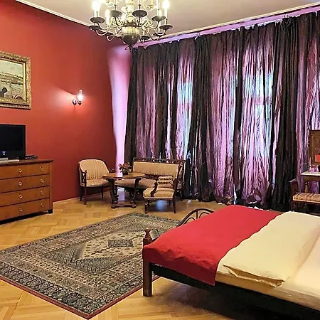Small Luxury Palace Hotel 4*