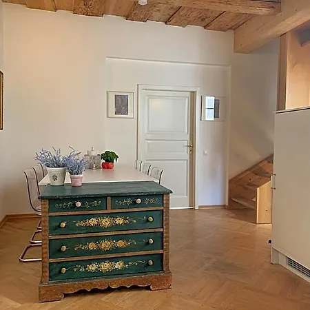 Small Luxury Palace Praga