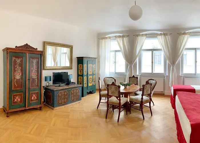 Small Luxury Palace Hotel 4*