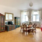 Small Luxury Palace Hotel 4*